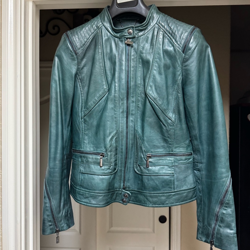 Bernardo 100% leather dark ocean blue jacket